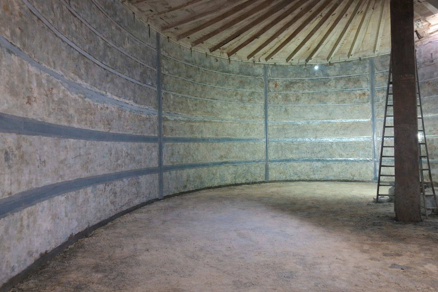 Renovació de l'interior del dipòsit 2 de Castellvell del Camp