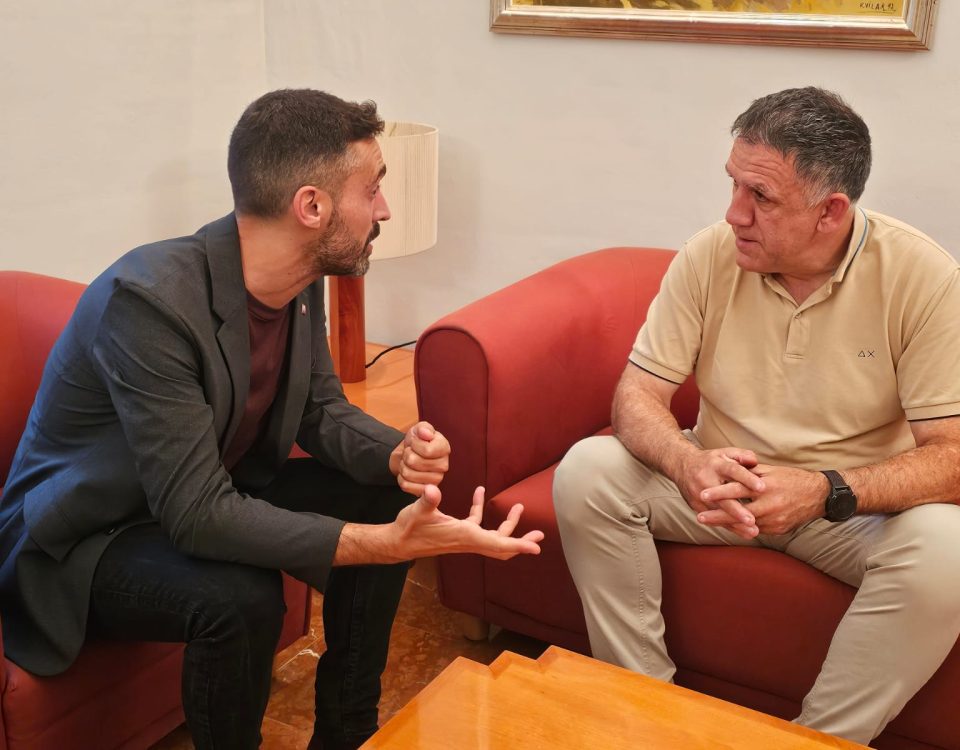 El president del Consell Comarcal, Juanjo Garcia, amb el Diputat al Parlament, Alberto Bondesio.