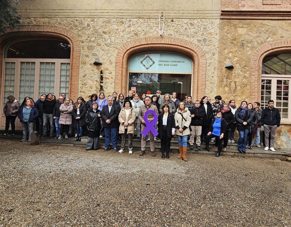 Minut de silenci al Consell Comarcal del Baix Camp